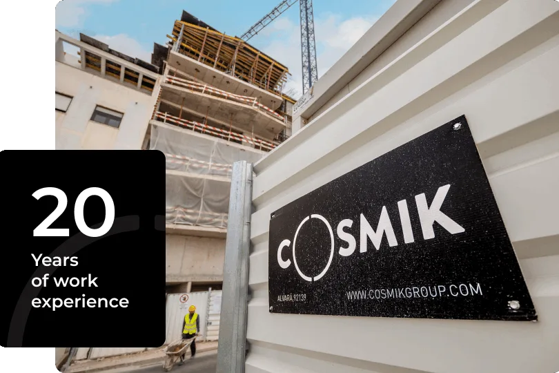 História do Cosmik Group com destaque para marcos importantes e evolução ao longo dos anos.